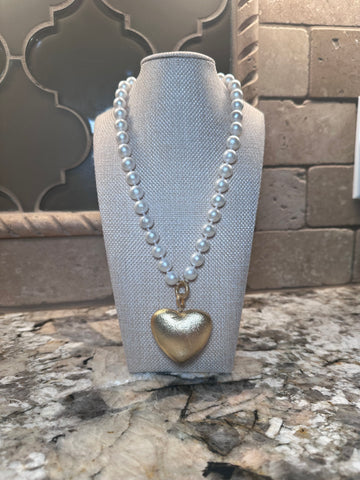 Pearl Necklace w/ Puff Heart - 2 sided  (Magnetic Closure)