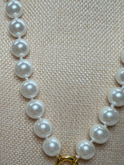 Medium Sized Pearl Necklace w/ Magnetic Closure