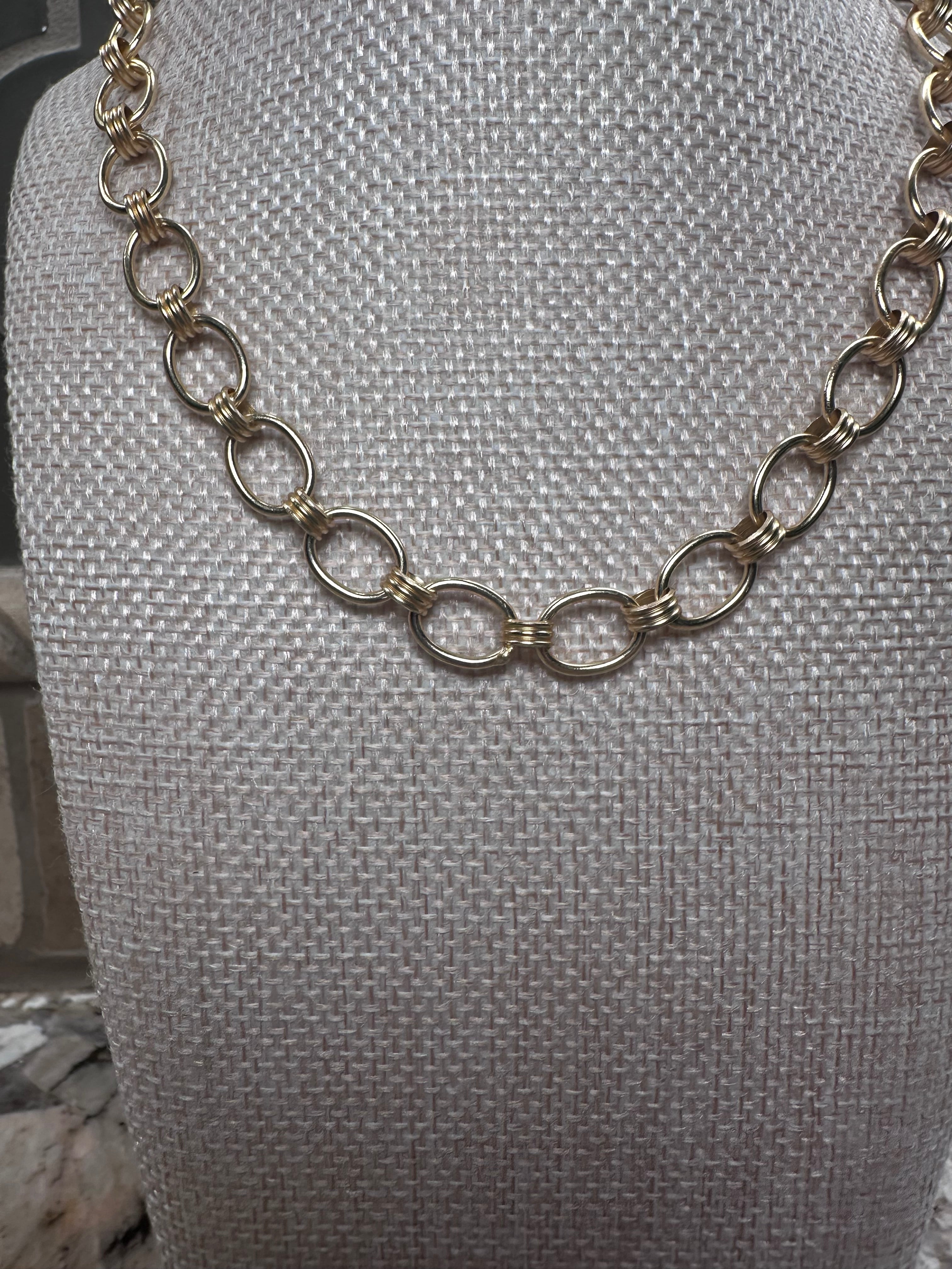 Gold Chain Necklace w/ Magnetic Closure - STYLE 3
